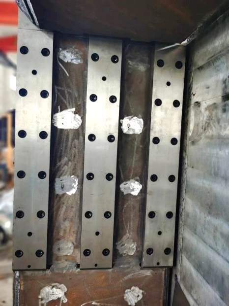 Механизм прижима материала